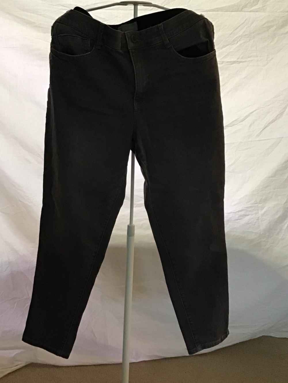 Wit & Wisdom Black Cropped Ankle Jeans